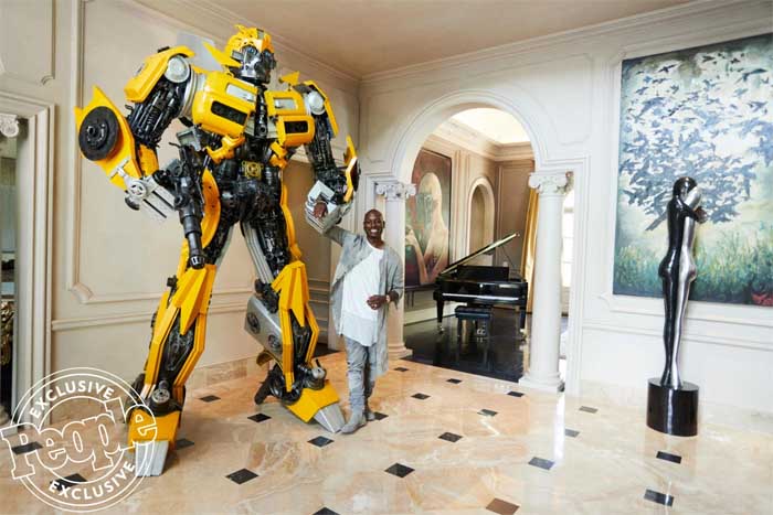 Tyrese taking a photo with Bumblebee robot.